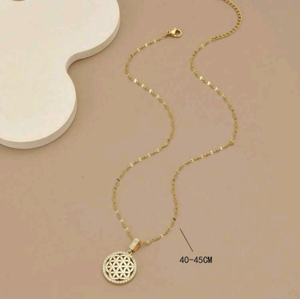 BRAND NEW ** Elegant Gold Pendant Necklace - Picture 3 of 3